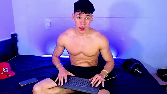 Luke_Muscle webcam