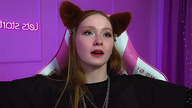 AgataFoxley live cam on StripChat