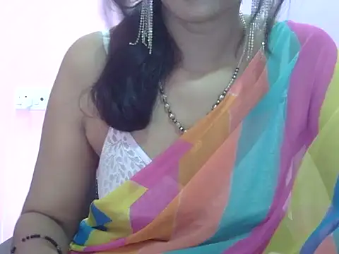 Laila_Cute live cam on StripChat