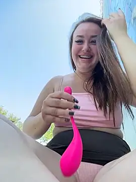 KiraSunshine live cam on StripChat
