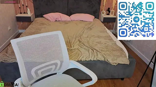 Crystal-Lace live cam on StripChat