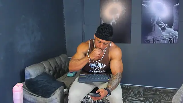 bradley_smith live cam on StripChat