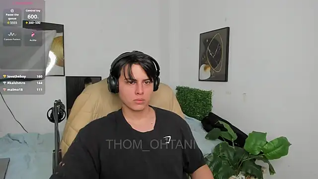 Thom_Ohtani live cam on StripChat