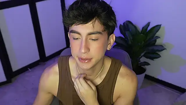 sweettaaron01 live cam on StripChat