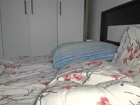 petite_danielle live cam on StripChat