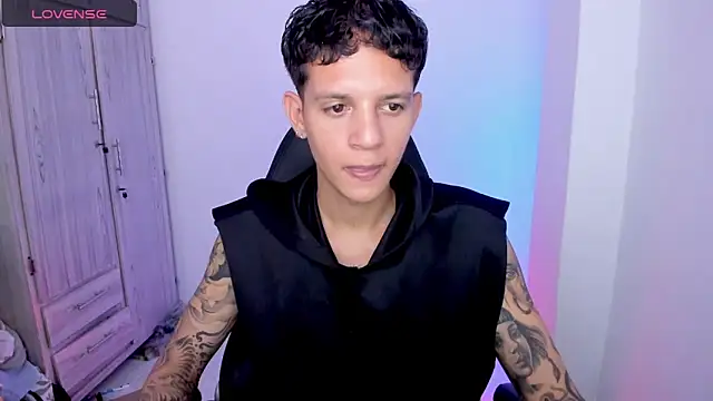 tylernova live cam on StripChat