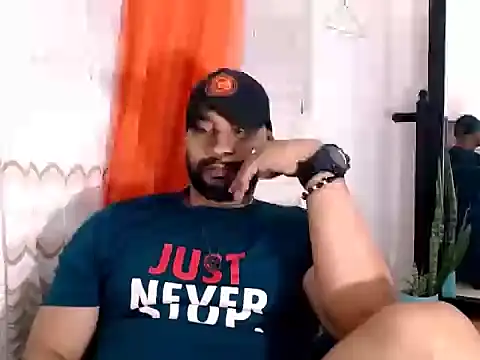 musclehetero live cam on StripChat