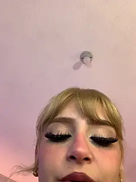 ivy-777 live cam on StripChat