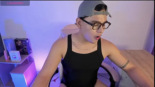 NoahVance live cam on StripChat