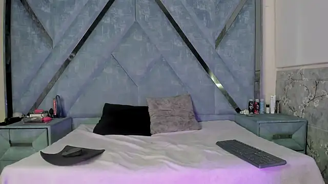 SaxxybunnyAndJayzzy live cam on StripChat