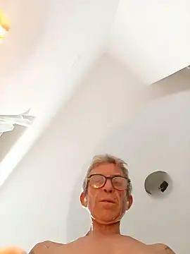 chris-sbh11 live cam on StripChat