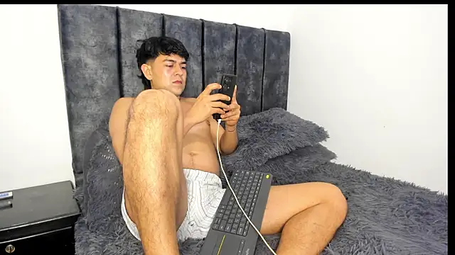 Bryan_Rossi live cam on StripChat
