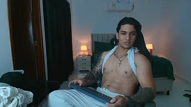 Mrbig_maximo live cam on StripChat