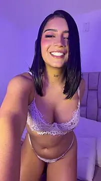Nicolegh_ live cam on StripChat