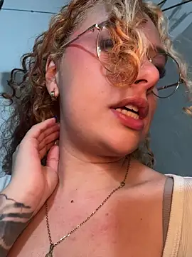 joyce-fire - Joyce-fire's free webcam - UK Sex Cams