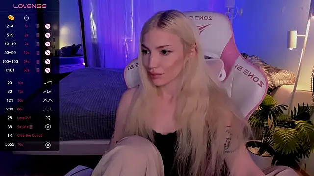 AnyaTaylor_ webcam