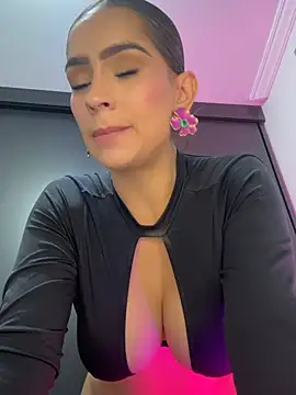 Mau_White live cam on StripChat