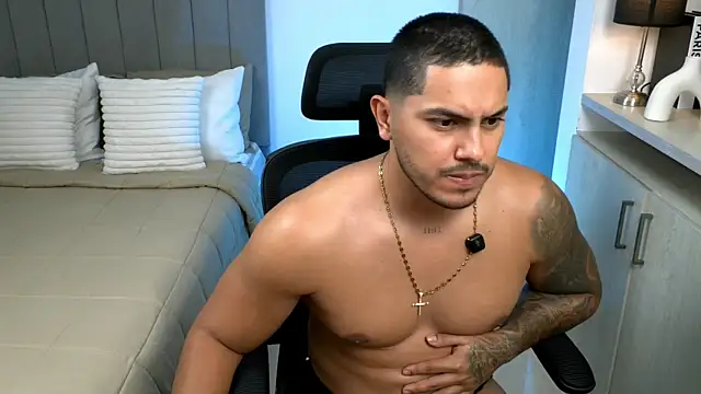 owen-pierces webcam