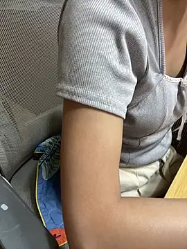 Mina048 webcam