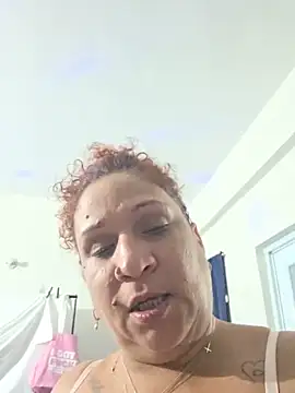 ladycreamypr2 live cam on StripChat