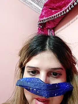 LOunNa-_Sexxy live cam on StripChat