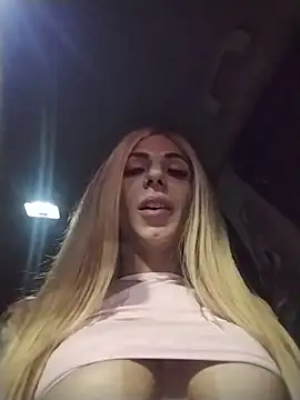 Thifanydotada live cam on StripChat
