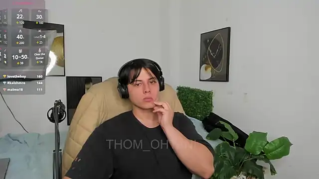 Thom_Ohtani live cam on StripChat