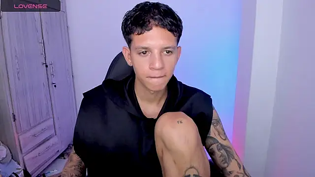 tylernova live cam on StripChat