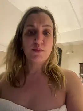 Bia_sexynovaes live cam on StripChat
