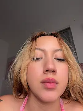 Rebe_ live cam on StripChat