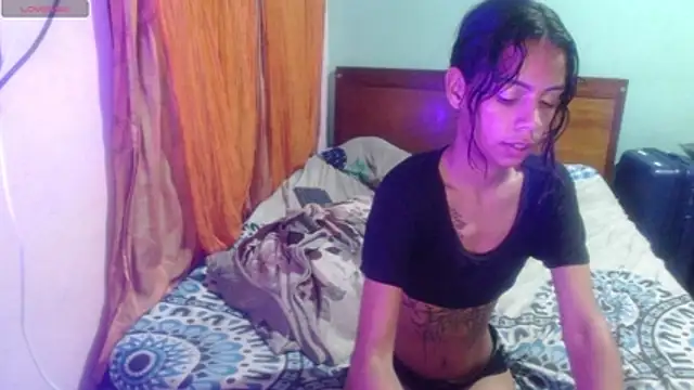 Sasha_raven live cam on StripChat