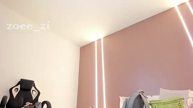 zoee_zi live cam on StripChat