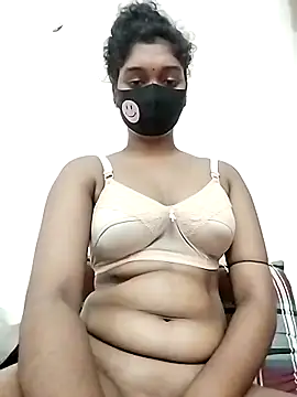 Urmi-2 live cam on StripChat