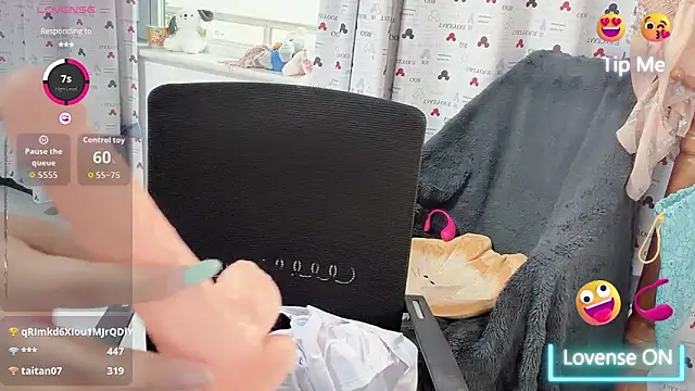 zhnlky live cam on StripChat