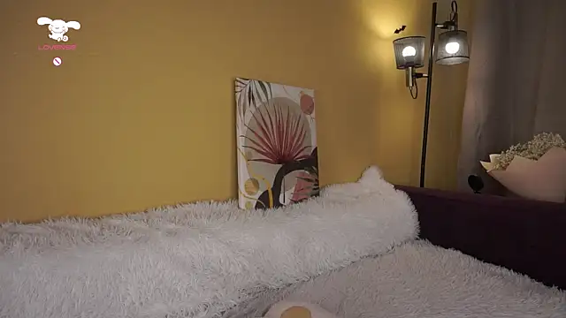 NakeshaPogar live cam on StripChat