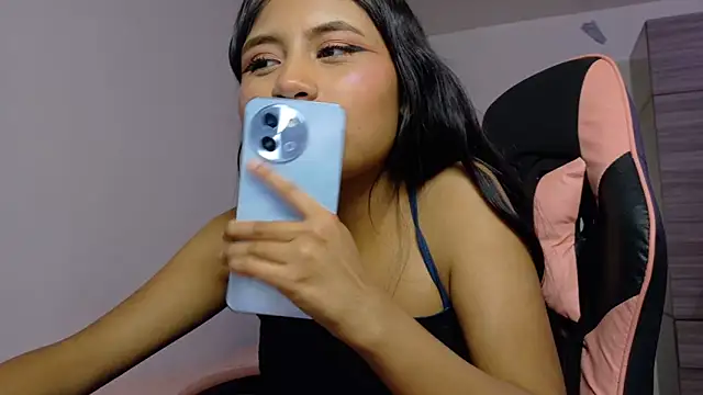 Nubeseliminadas live cam on StripChat