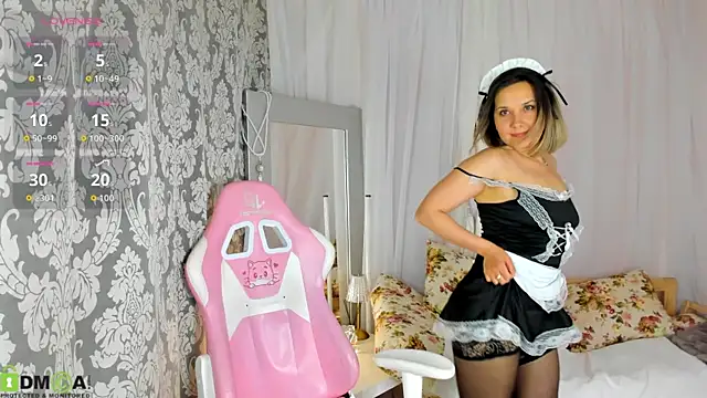Nikki_Mi1k live cam on StripChat