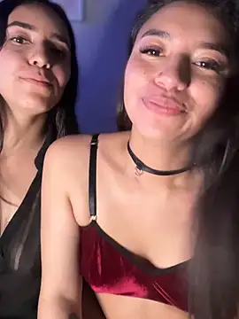 CocoaGigiMuse live cam on StripChat