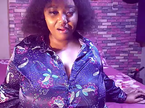 BustySavita webcam