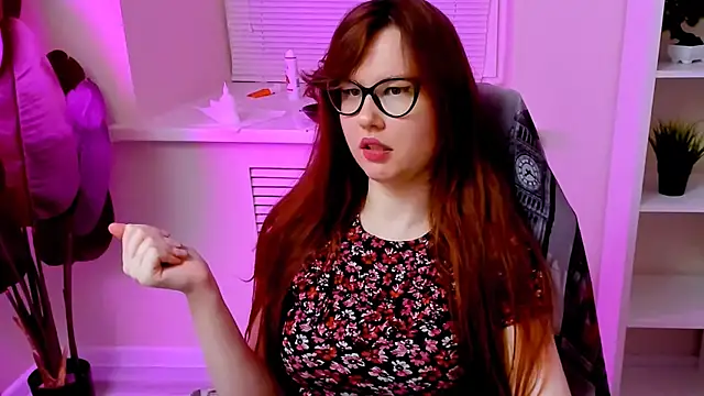 CarolGiggly webcam