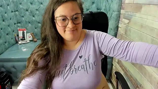 Sarah_Boobs_ live cam on StripChat
