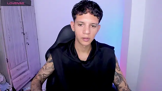 tylernova live cam on StripChat