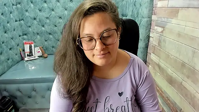 Sarah_Boobs_ live cam on StripChat