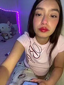 Miakittyyy live cam on StripChat