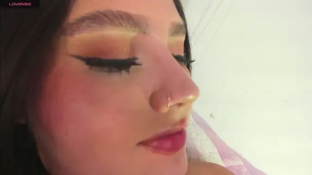 HilaryBlaze webcam