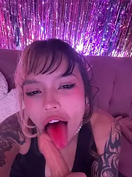 Gatalinaa111 webcam