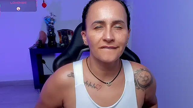 Sara_Charmy webcam
