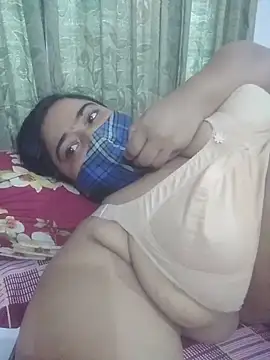 momo_loves webcam