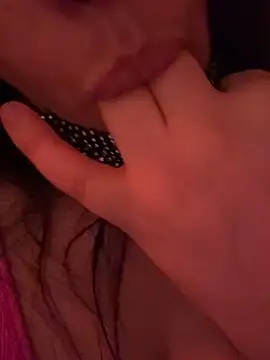 YaraQueen webcam