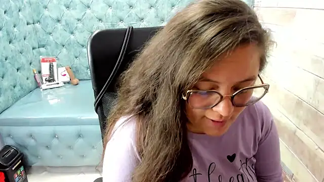 Sarah_Boobs_ live cam on StripChat